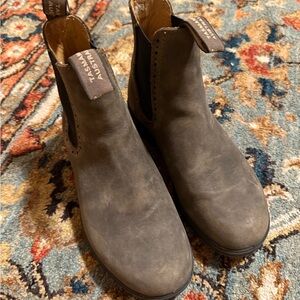 Like New Blundstones